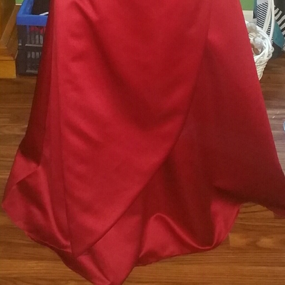 GORGEOUS RED DAVIDS BRIDAL GOWN - Picture 2 of 5